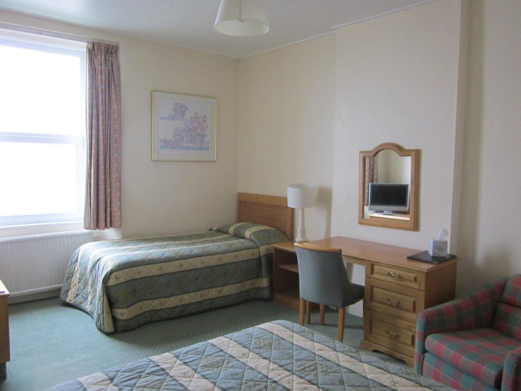 The Highcliffe Hotel Clevedon Room photo